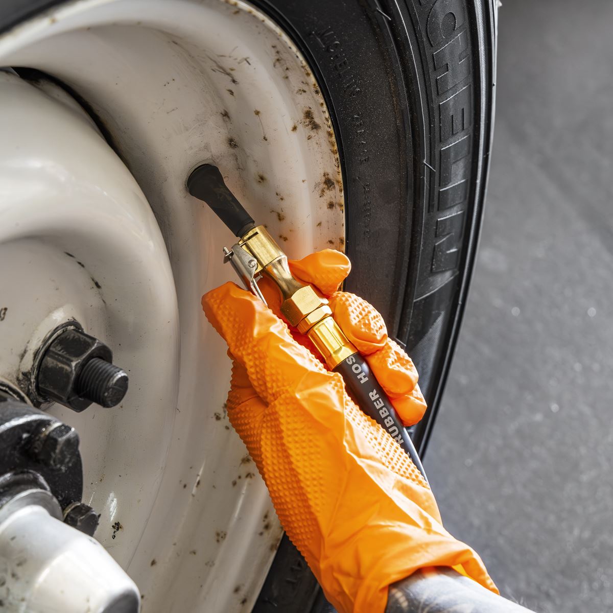 Sealey Tyre Inflator with Clip-On Connector SA9304