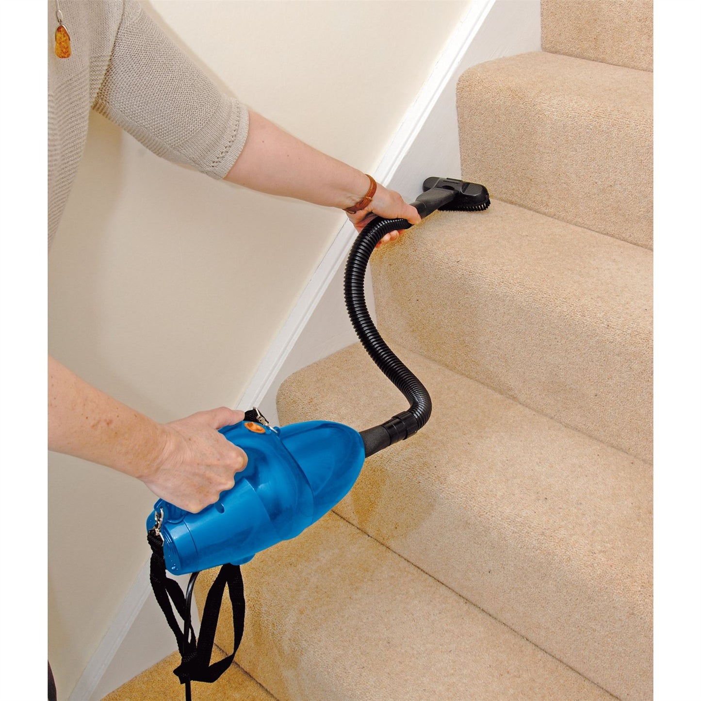Draper Hand-Held 600w Mains Car/Home/Workshop Vacuum Cleaner & Accessories,24392