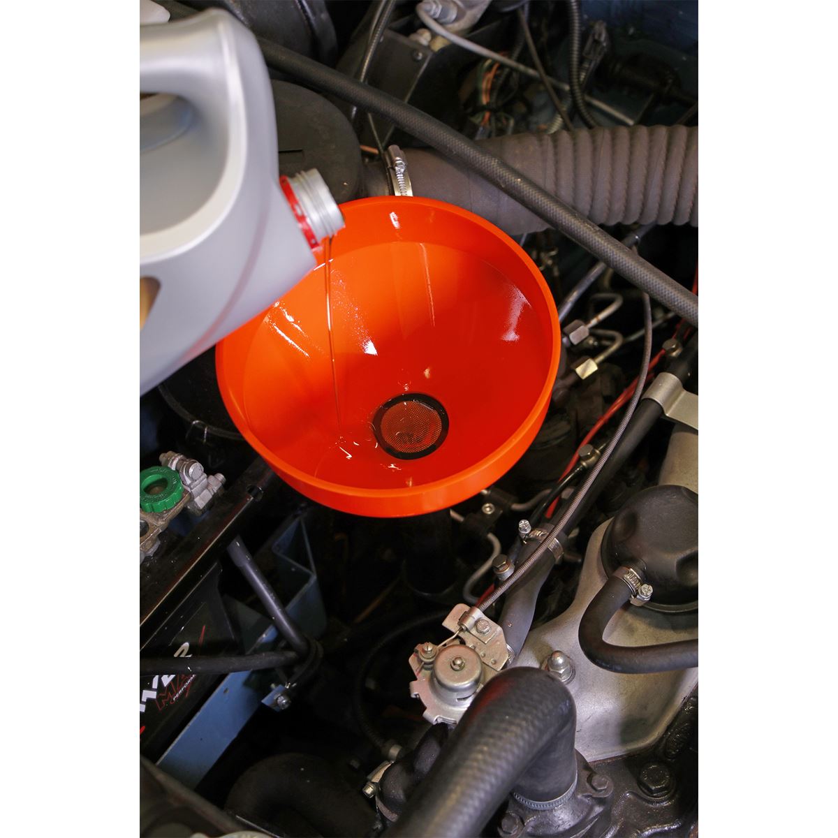 Sealey Funnel Medium 200mm Fixed Spout with Filter F2