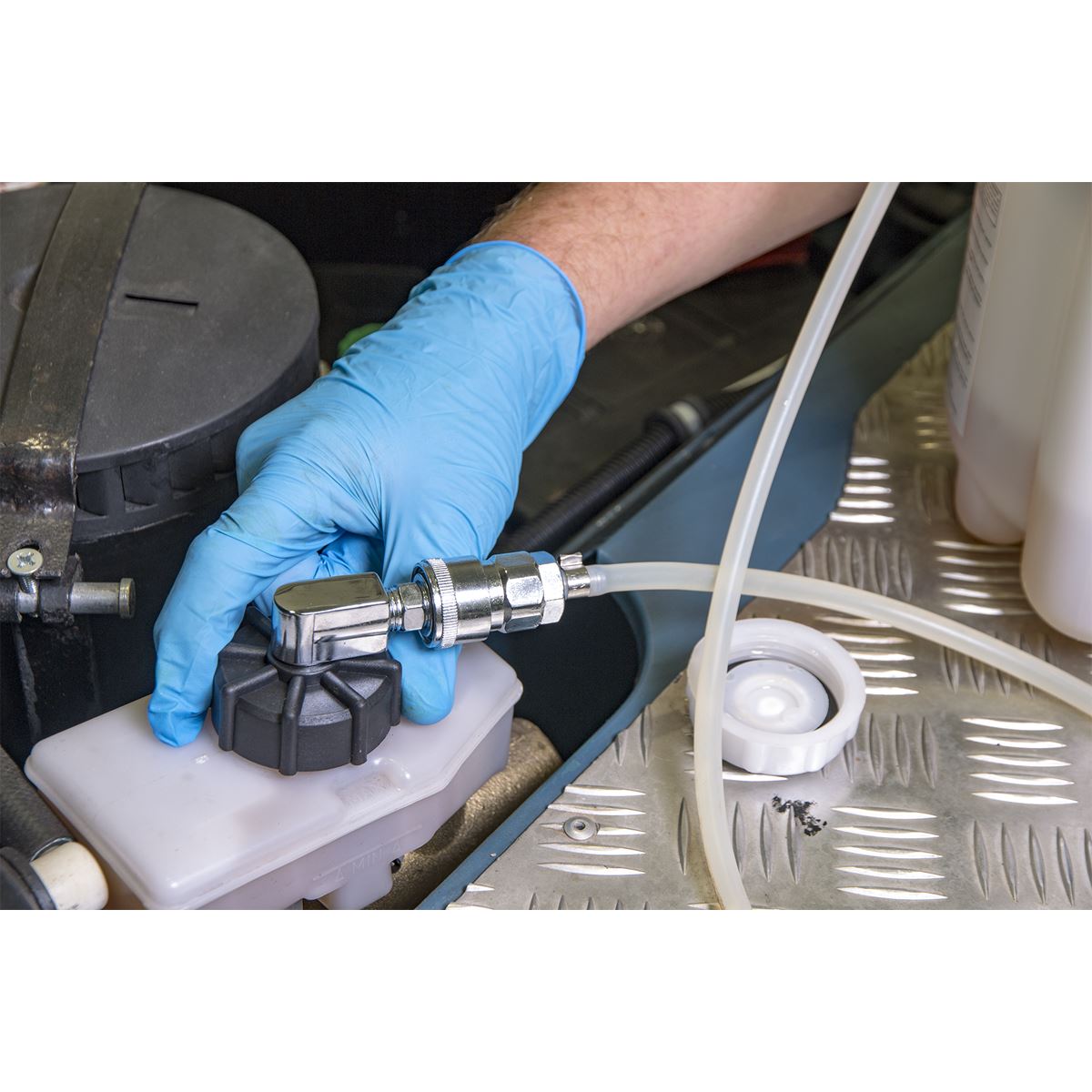 Sealey Brake & Clutch Bleeding System 2.5L VS820
