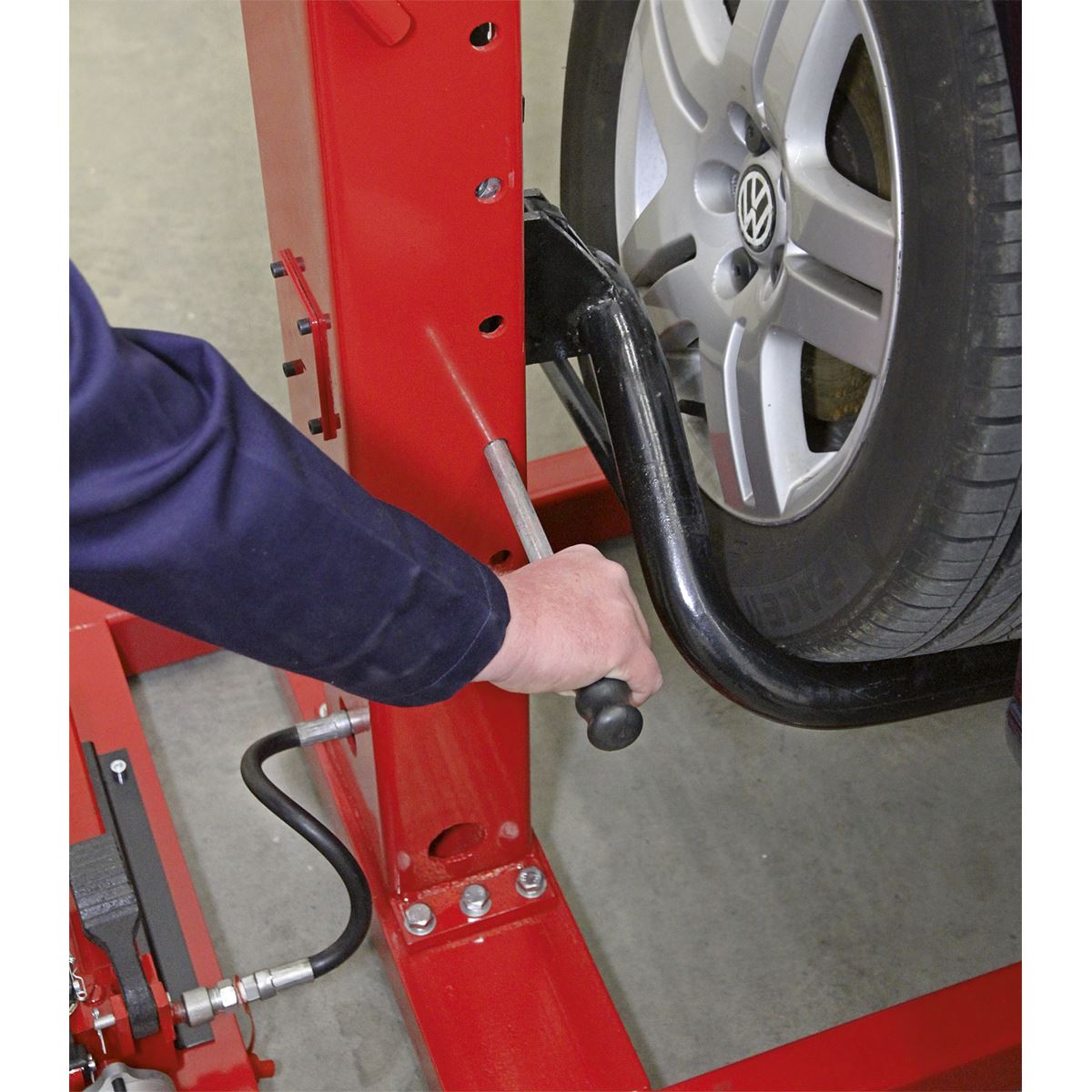 Sealey Vehicle Lift 1.5 tonne Air/Hydraulic with Foot Pedal AVR1500FP