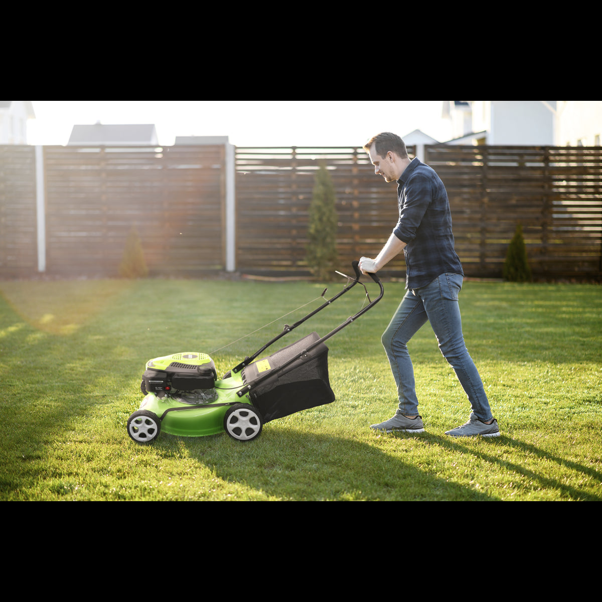 Dellonda Hand Propelled Petrol Lawnmower Grass Cutter, 132cc 16"/40cm 4-Stroke - DG100 DG100