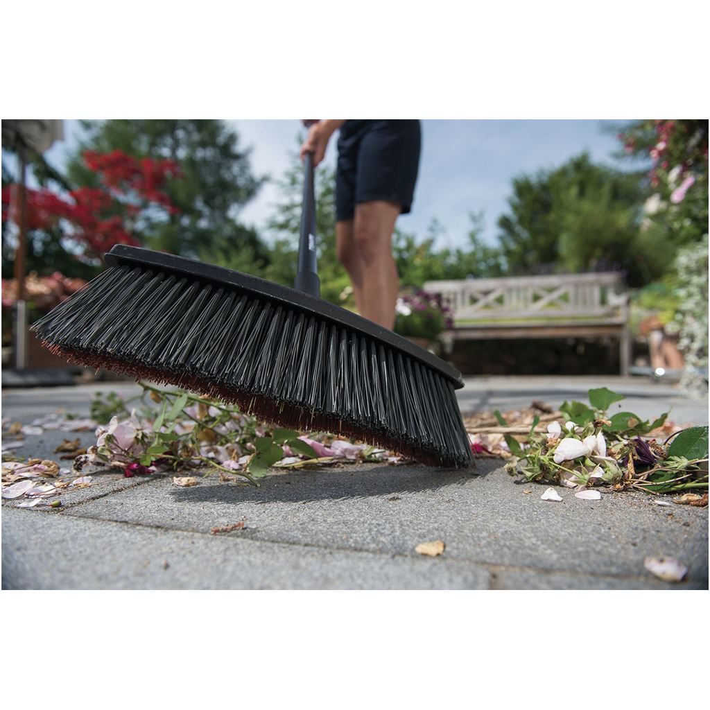 Fiskars Solid All Purpose Yard Broom, M
