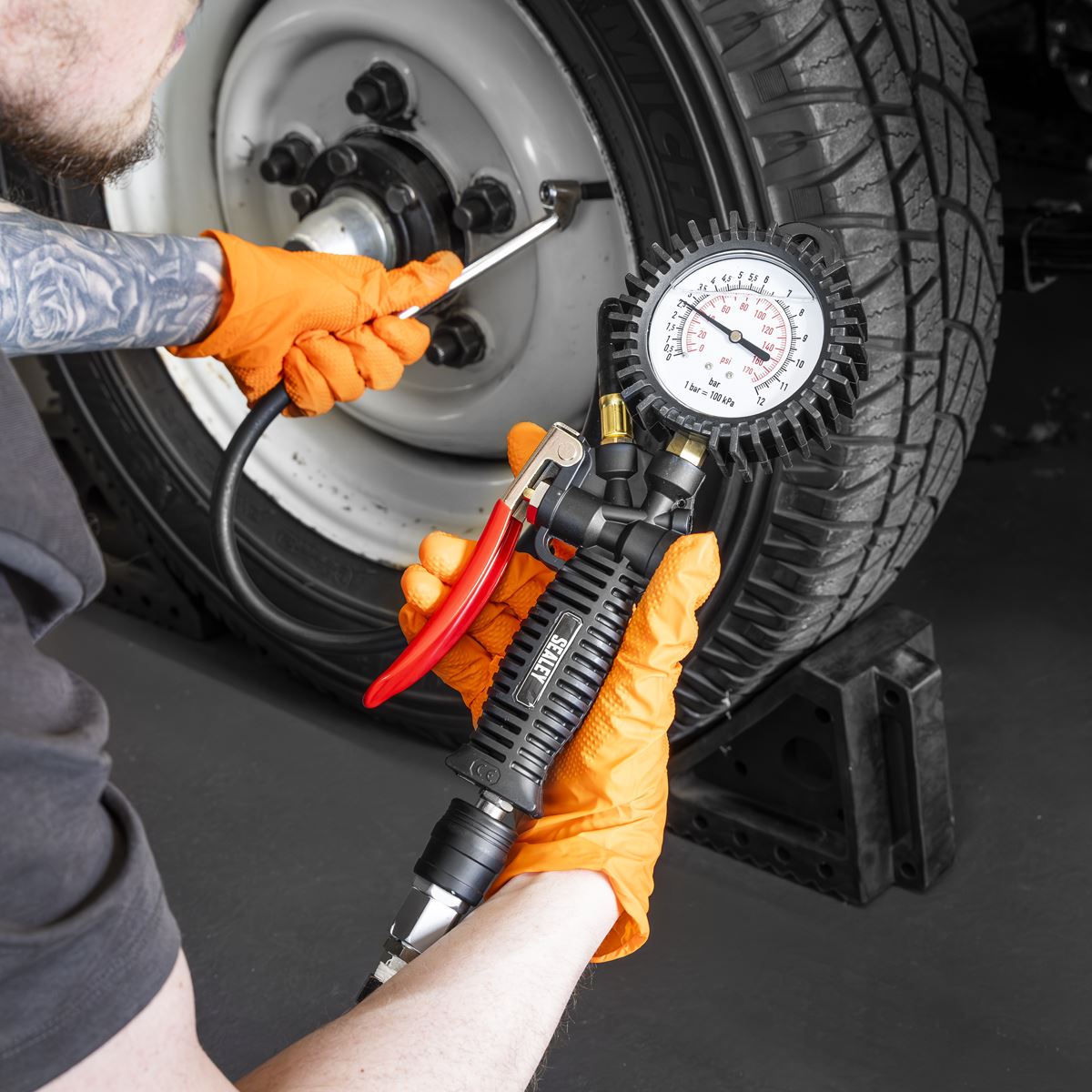 Sealey Tyre Inflator with Push-On Connector SA9314