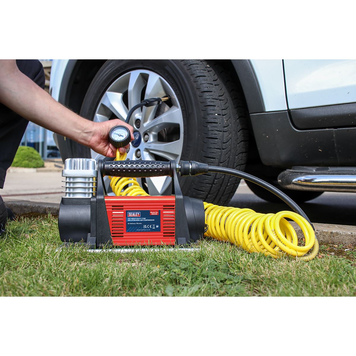 Sealey Tyre Inflator/Mini Air Compressor 12V Heavy-Duty MAC06