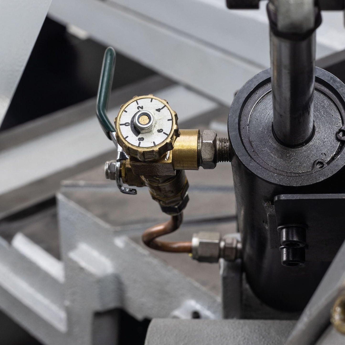 SIP Industrial 15" Swivel Head Manual & Auto-Cut Metal Bandsaw