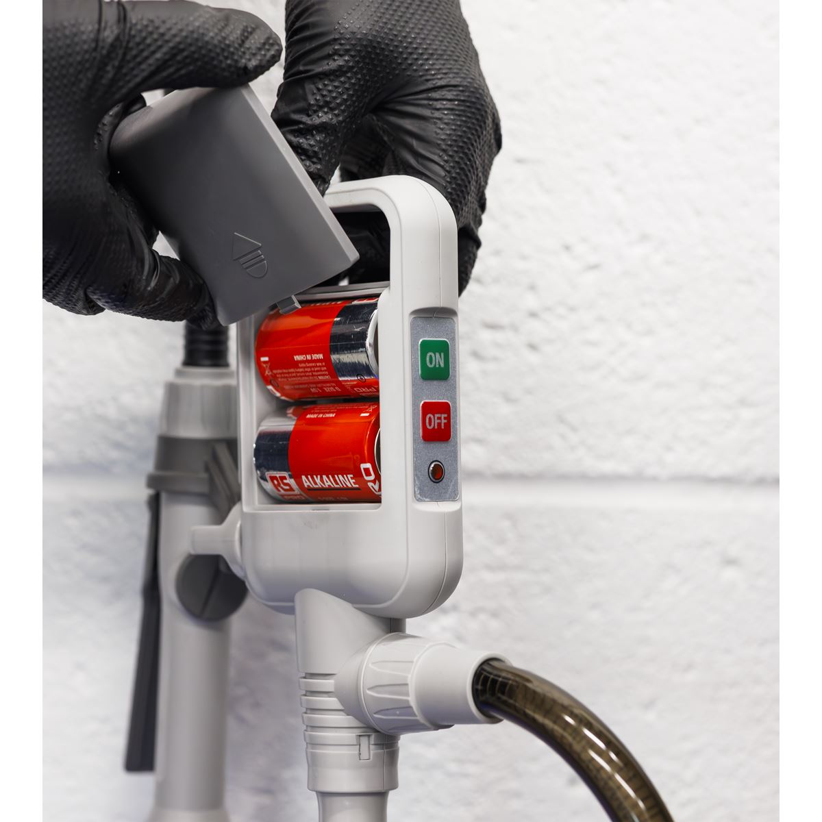 Sealey Fluid Transfer Pump with Nozzle Battery Operated TP81