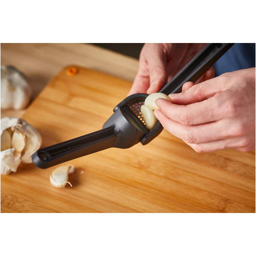 Fiskars FF Garlic press