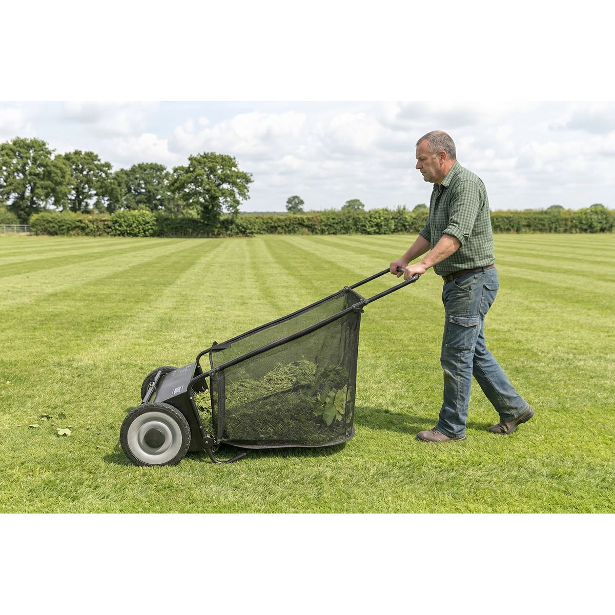 Sealey 26" Walk Behind Garden Sweeper 200L Capacity SLS26