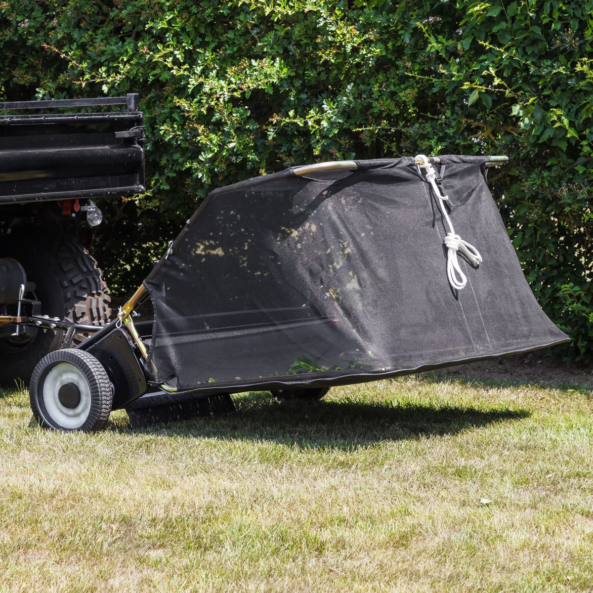 Sealey 42" Tow-Behind Lawn Sweeper SLS42T