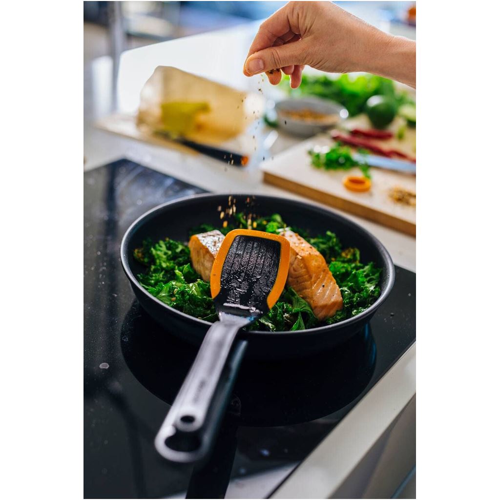 Fiskars FF Frying pan 28cm + spatula set