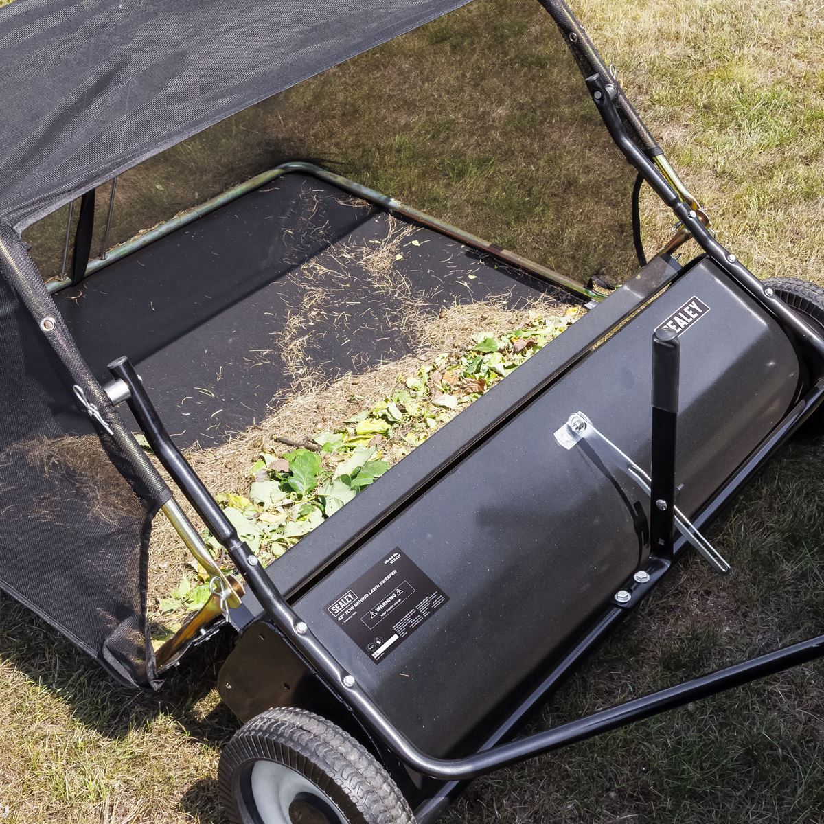 Sealey 42" Tow-Behind Lawn Sweeper SLS42T