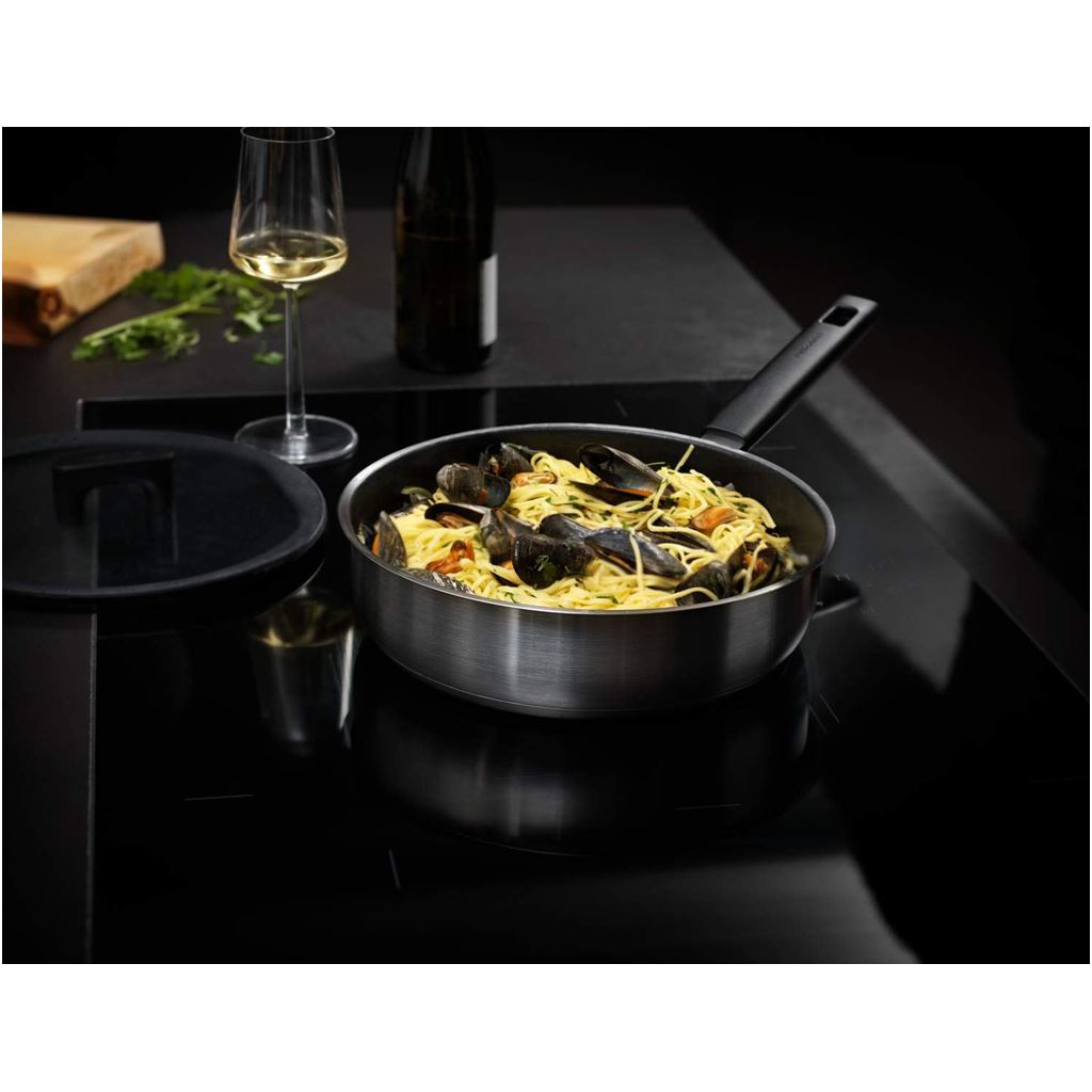 Fiskars HF Steel saut? pan 26cm/3,2L w/lid