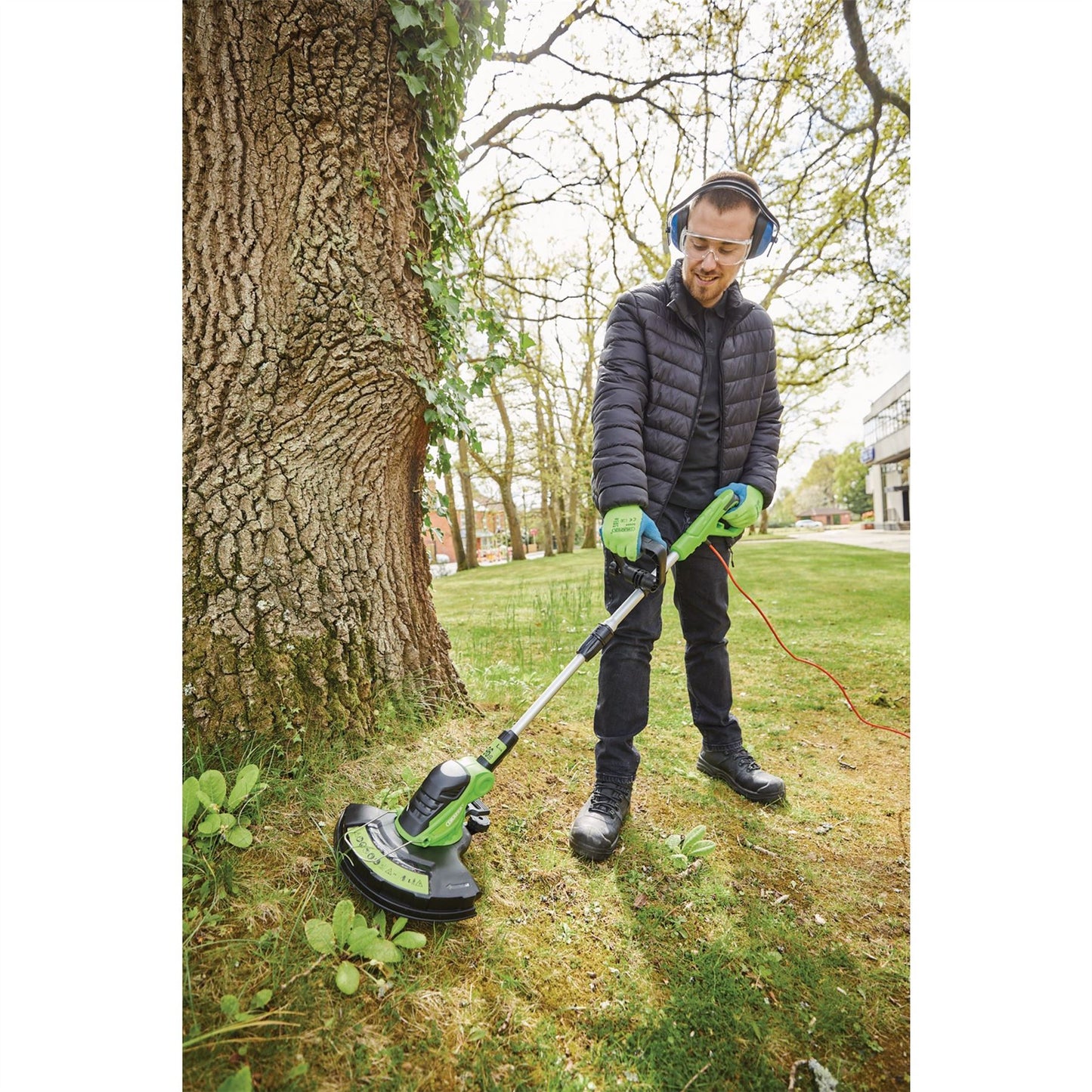 Draper 240v 500w 300mm Grass Weed Trimmer With Double Auto Line Feed. 45927.