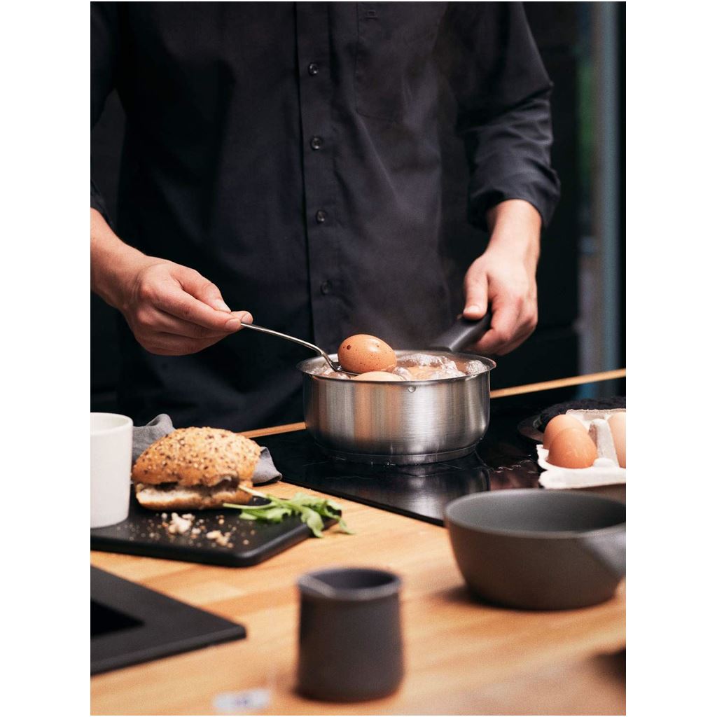 Fiskars HF Steel sauce pan 1,8L/18cm w/lid