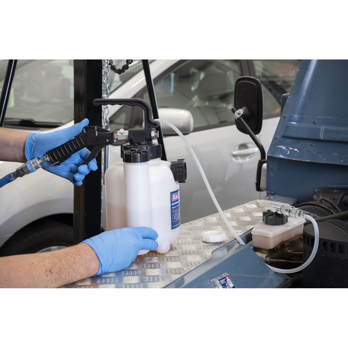 Sealey Pneumatic Brake & Clutch Bleeder 2.5L VS830