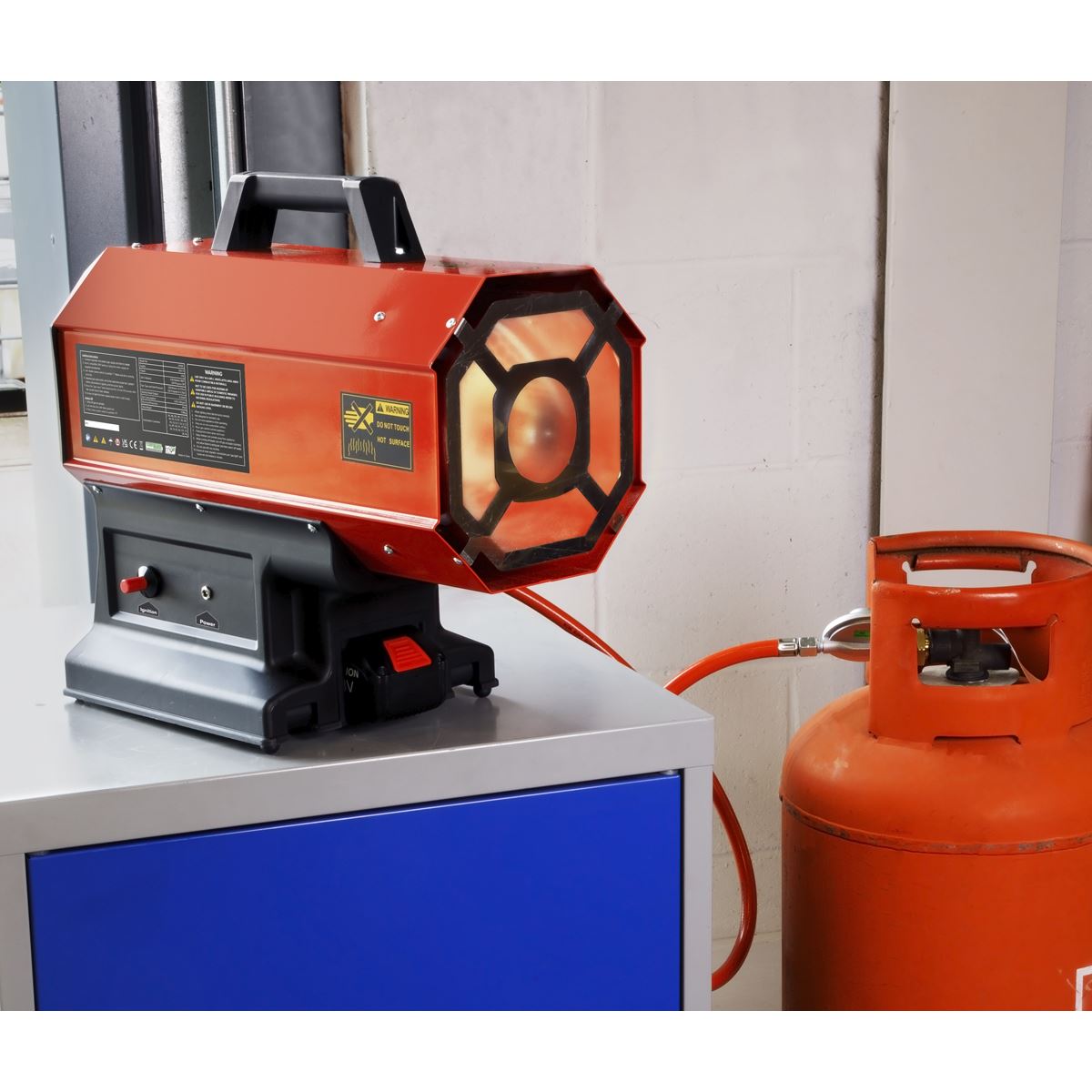 01 Sealey 2-in-1 Cordless/Corded SV20 Space Warmer Propane Heater with Battery and Charger LP69CCOMBO