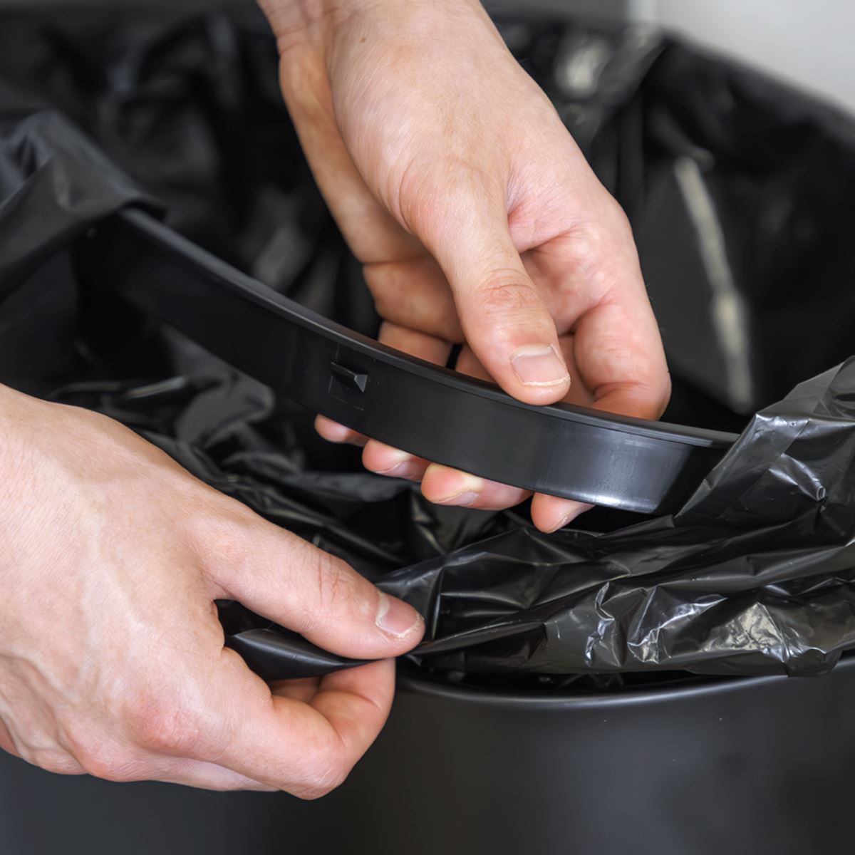 Baridi Sensor Bin 80L - Black/Stainless Steel DH283