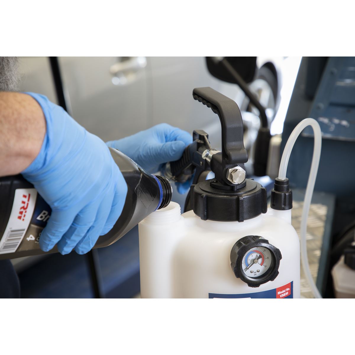 Sealey Pneumatic Brake & Clutch Bleeder 2.5L VS830