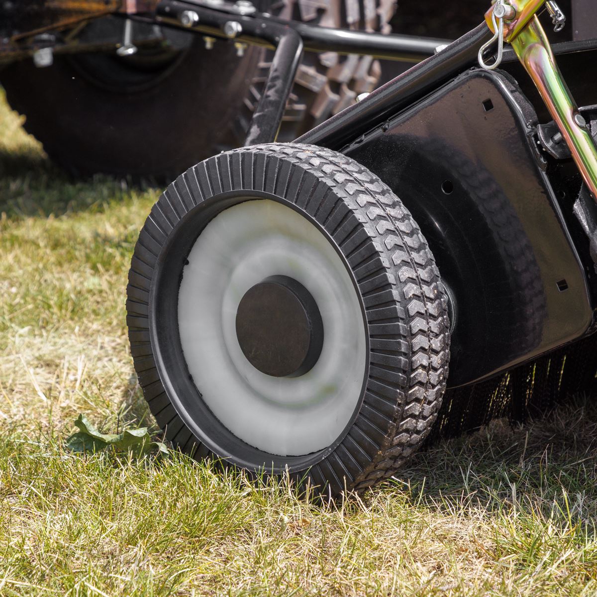 Sealey 42" Tow-Behind Lawn Sweeper SLS42T
