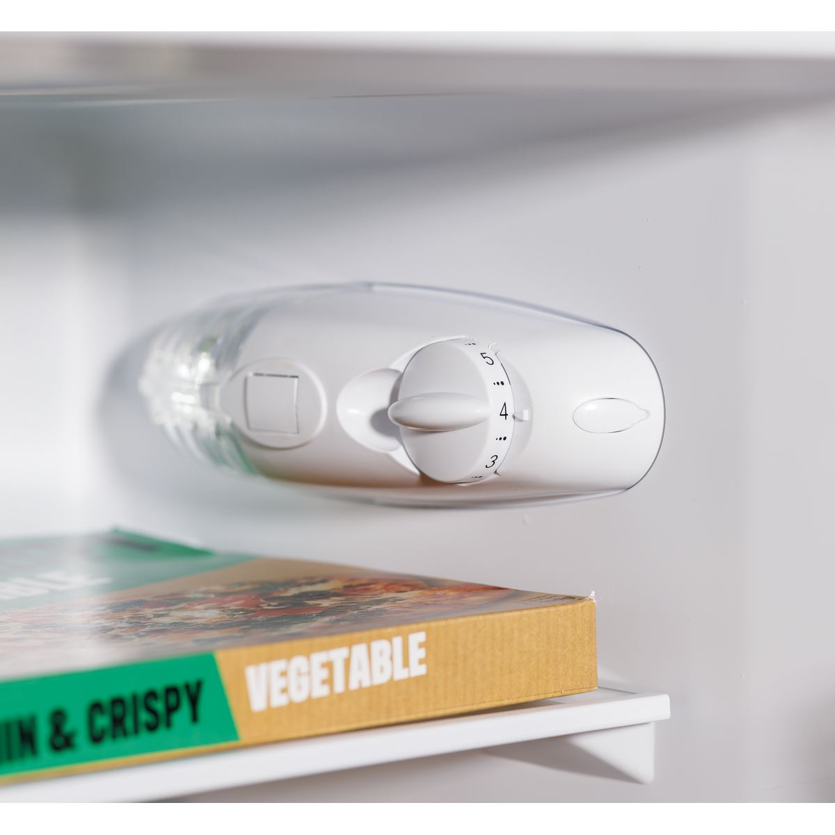 Baridi 70/30 Low Frost Fridge Freezer 157L Capacity - White DH252