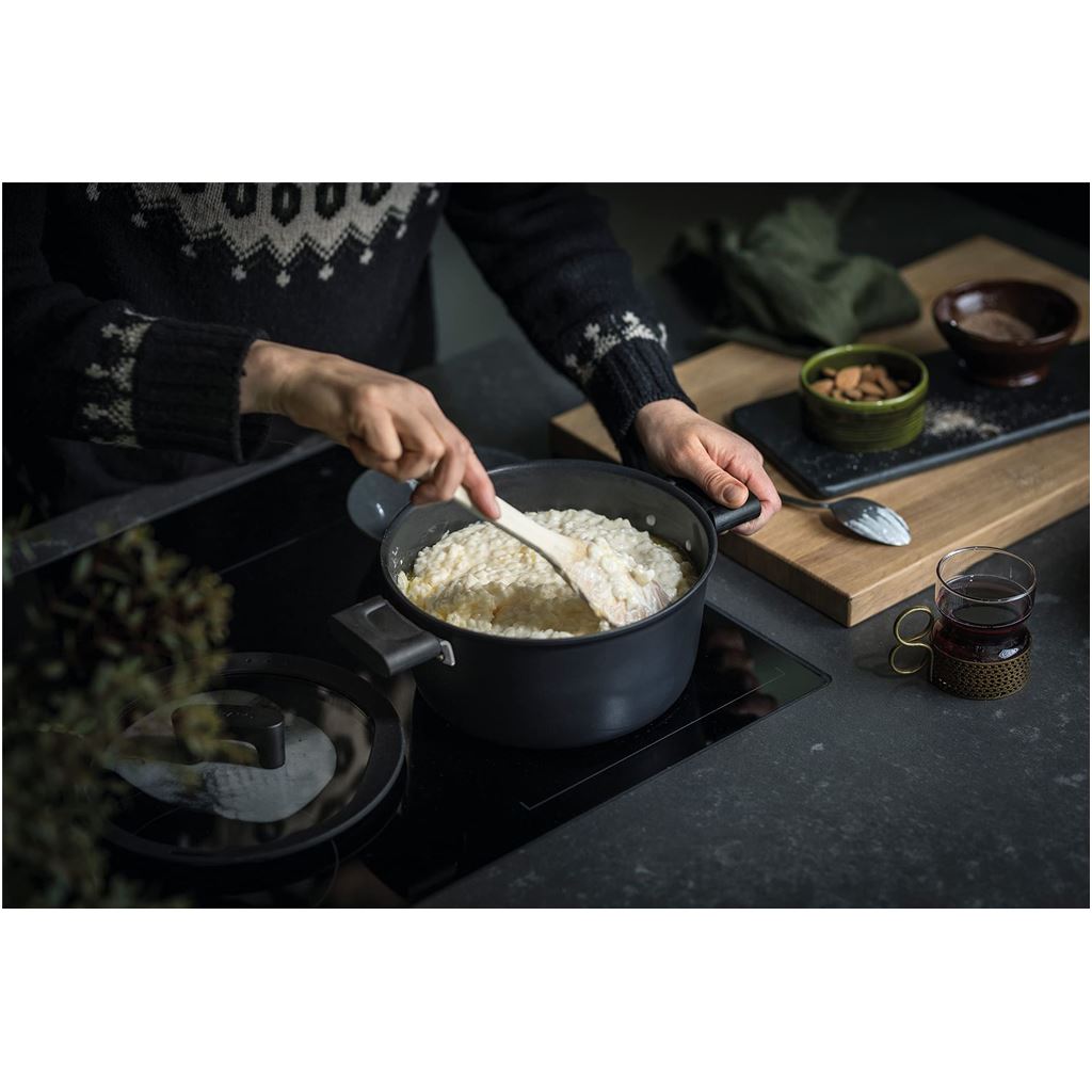 Fiskars HF casserole 3,5L/22cm w/lid