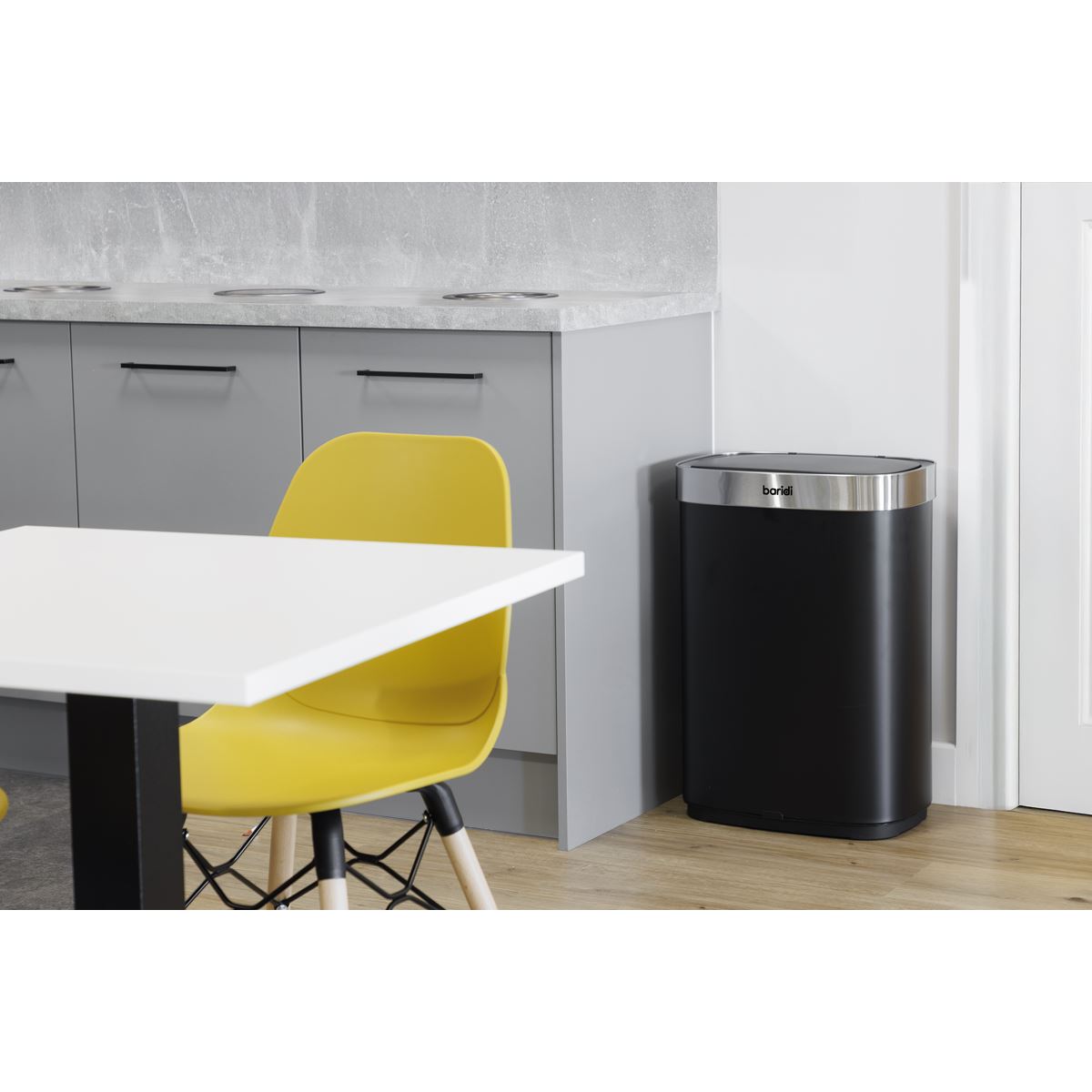 Baridi Sensor Bin 65L - Black/Stainless Steel DH282