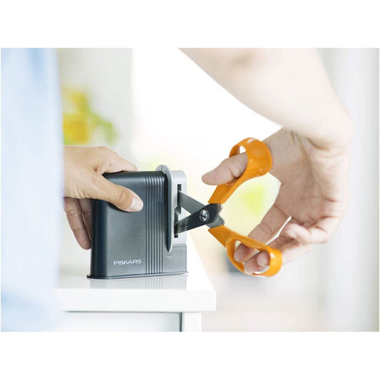 Fiskars FF Clip-Sharp scissors sharpener