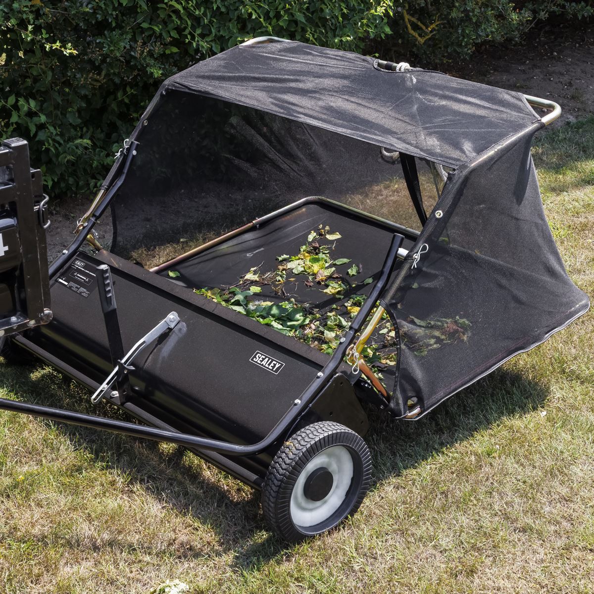 Sealey 42" Tow-Behind Lawn Sweeper SLS42T
