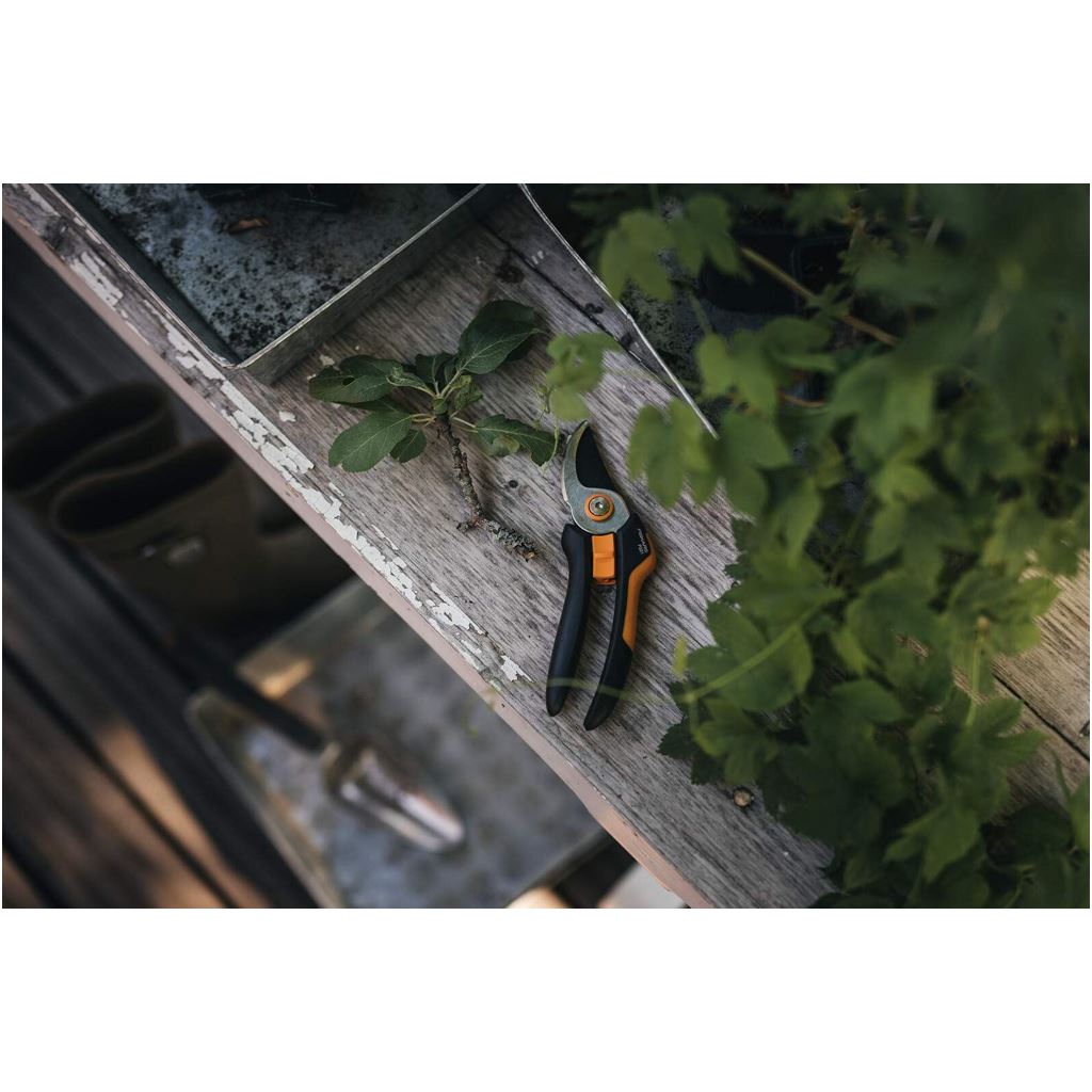 Fiskars Solid Bypass Pruner (P321)