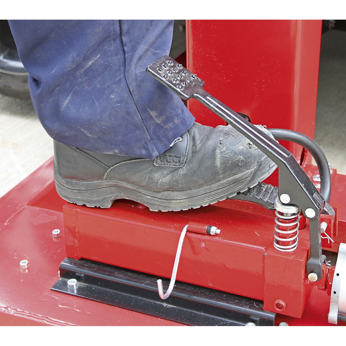 Sealey Vehicle Lift 1.5 tonne Air/Hydraulic with Foot Pedal AVR1500FP